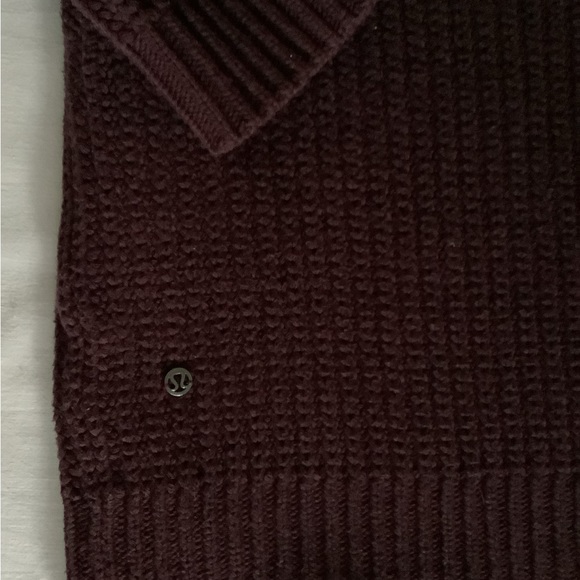 Lululemon Athletica | Bring the Cozy Turtleneck | Size 4 - Picture 8 of 9